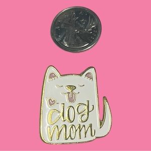 An Enamel Pin with “Dog Mom “.